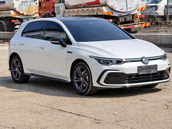 Volkswagen Golf 2023, фото 2