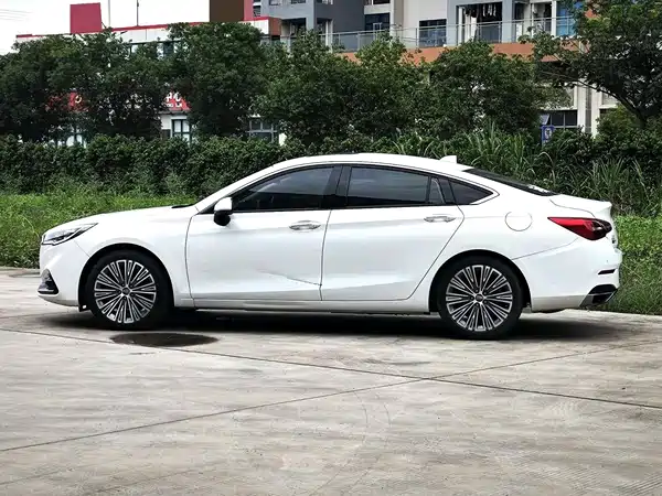Hongqi H5 2022, фото 5