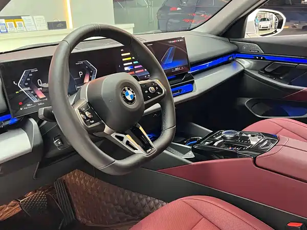 BMW 5 Series 2025, фото 8
