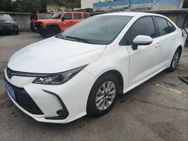 Toyota Corolla 2024, фото 2