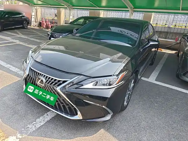 Lexus ES 2022
