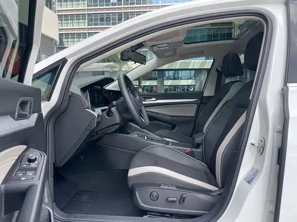 Volkswagen Golf 2023, фото 13