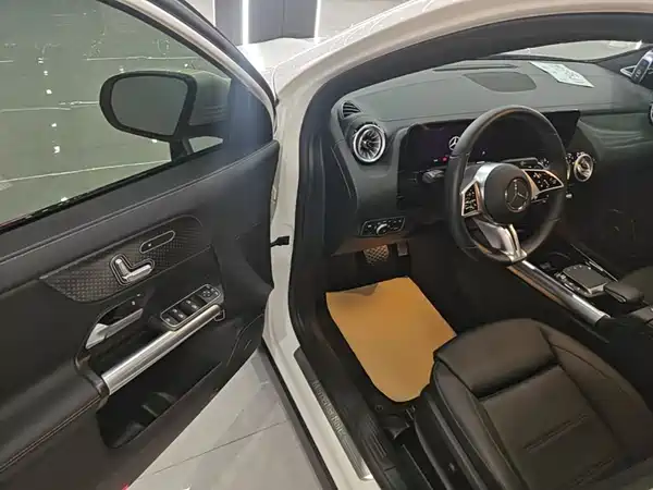 Mercedes-Benz GLA 2024, фото 16