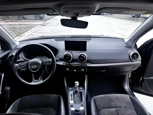 Audi Q2L e-tron 2022, фото 10