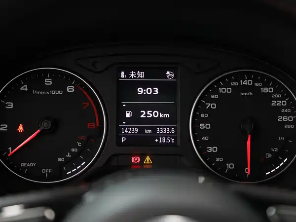 Audi Q2L 2022, фото 9