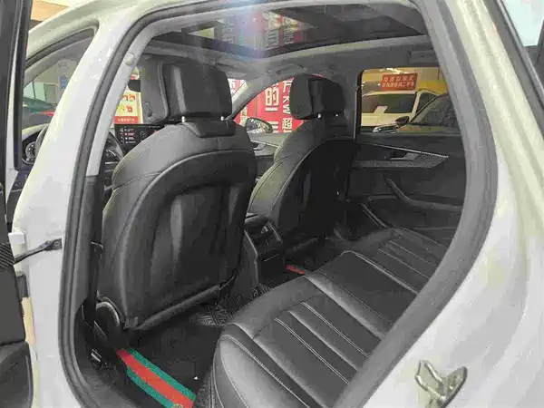 Audi A4L 2022, фото 6
