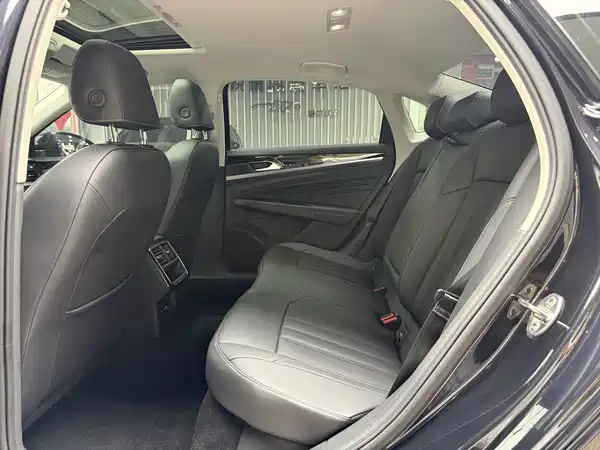 Volkswagen Passat 2023, фото 25