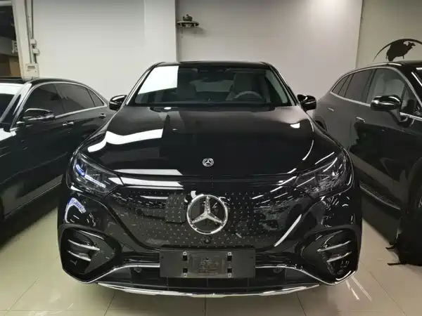 Mercedes-Benz EQE SUV 2024, фото 3
