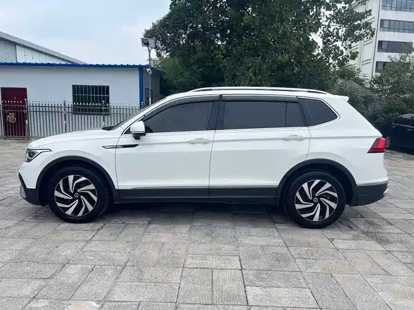 Volkswagen Tiguan L 2023, фото 4