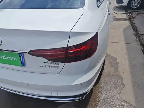 Audi A4L 2022, фото 7