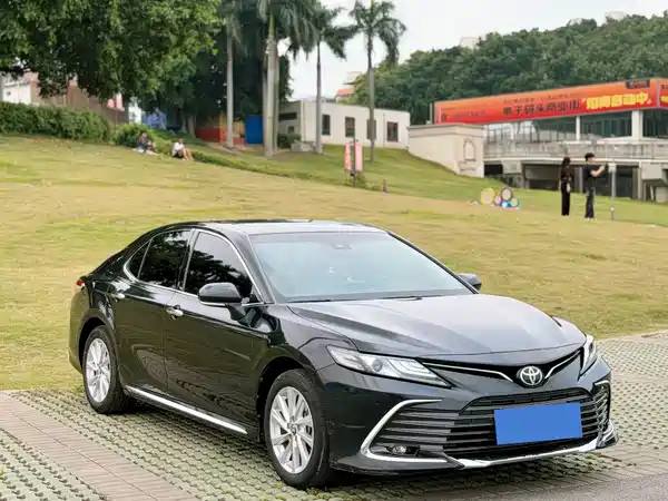 Toyota Camry 2023, фото 3