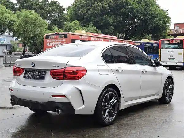 BMW 1 Series 2022, фото 7