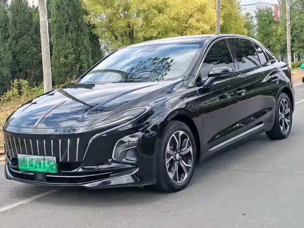 Hongqi E-QM5 2023