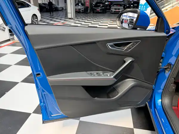 Audi Q2L 2022, фото 5