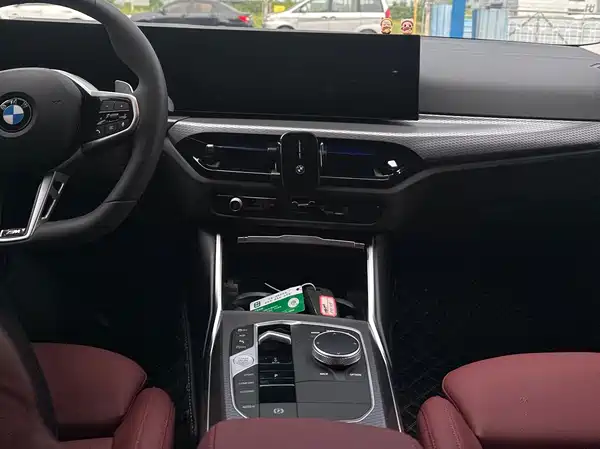 BMW 3 Series 2025, фото 10