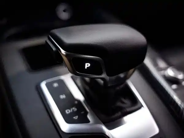 Audi A4L 2022, фото 4