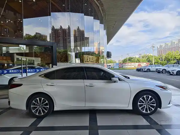 Lexus ES 2022, фото 8
