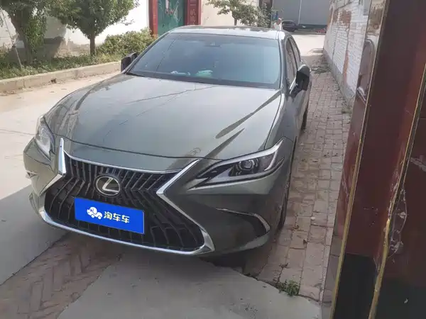 Lexus ES 2022