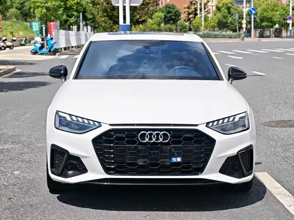 Audi A4L 2023, фото 2