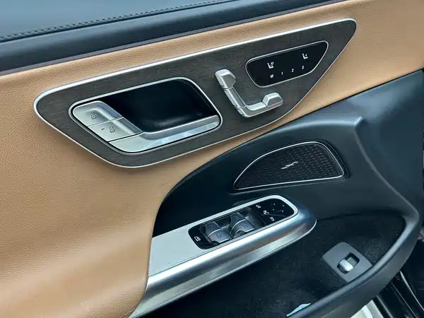 Mercedes-Benz E-Class 2025, фото 11