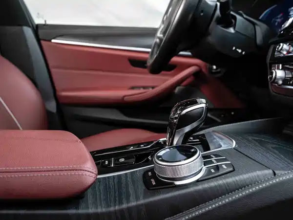 BMW 5 Series PHEV 2022, фото 22