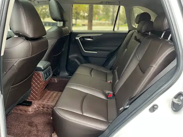Toyota RAV4 2022, фото 5