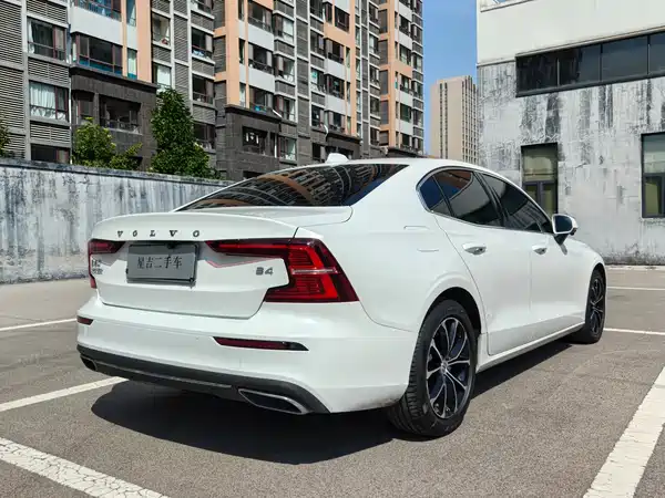 Volvo S60 2022, фото 8