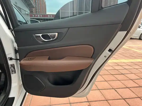 Volvo S60 2023, фото 28