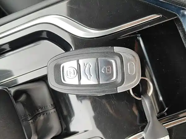 Hongqi E-QM5 2022, фото 8